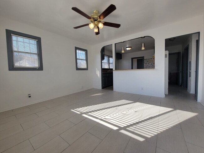 Foto del edificio - 1315 W 101st St