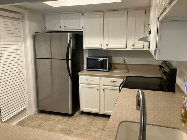 Building Photo - 1 BR / 1.5 BA at Saint Andrews Commons (Pa...