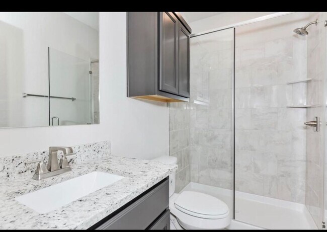 Foto del edificio - Like New  - 3 Bedroom Townhome in Barron C...