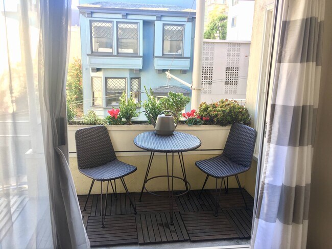 Private balcony - 1260 Clay St