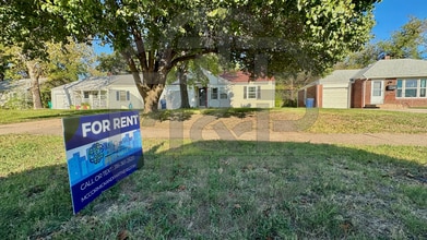 Building Photo - 1214 N Crestway St