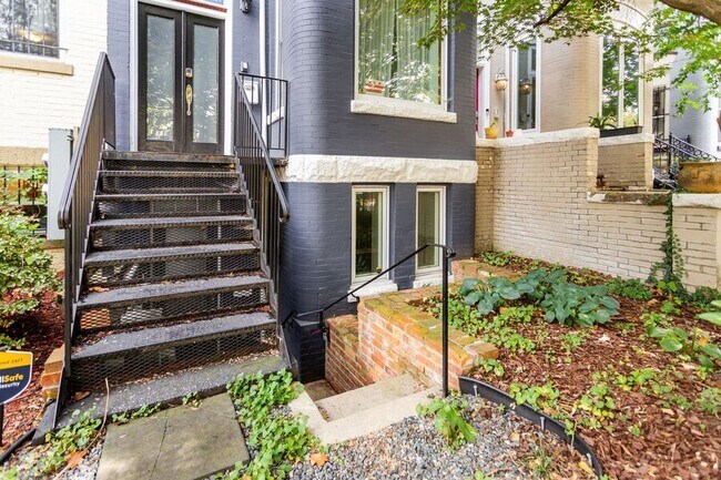 Building Photo - 3459 Holmead Pl NW