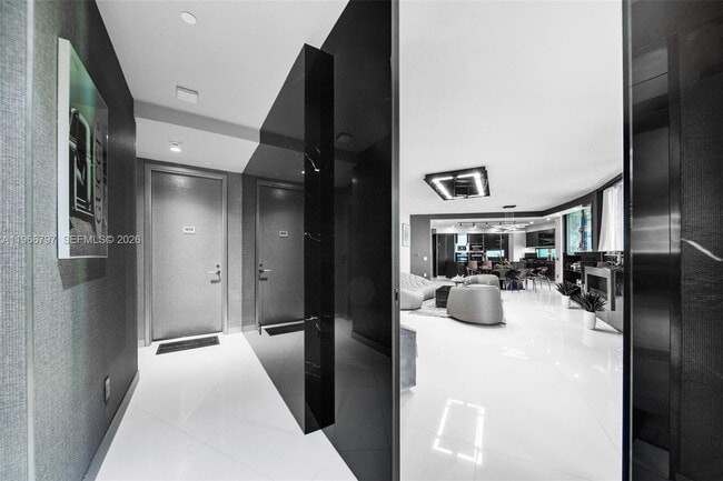 Foto del edificio - 18555 Collins Ave