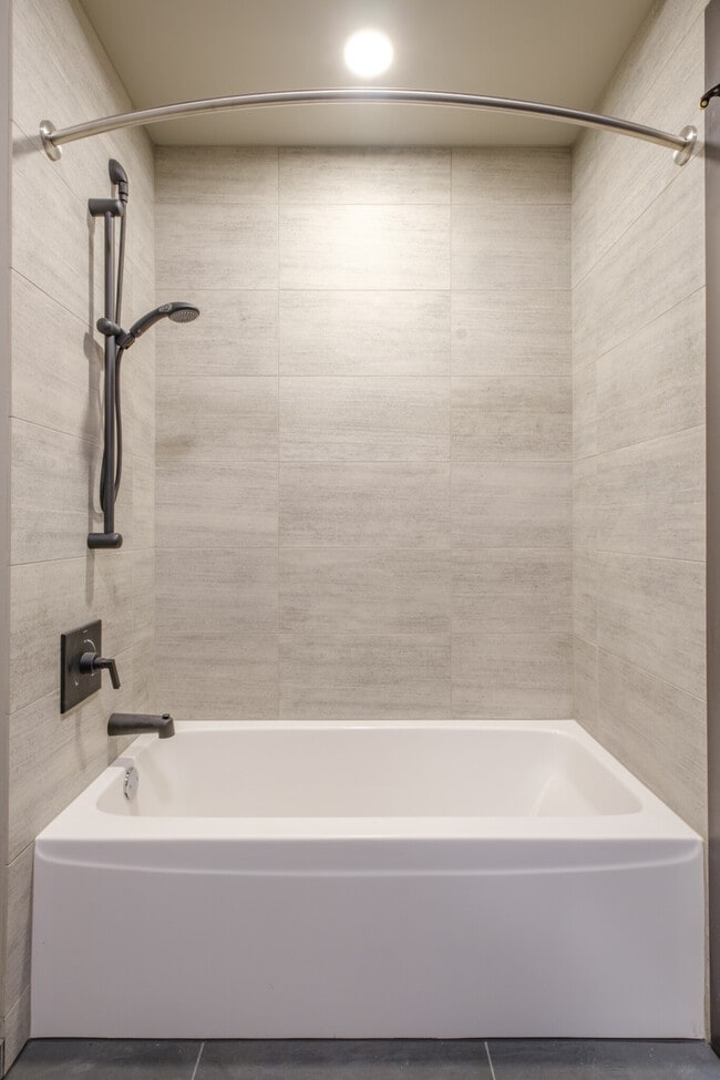 Building Photo - 30 N Sangamon St