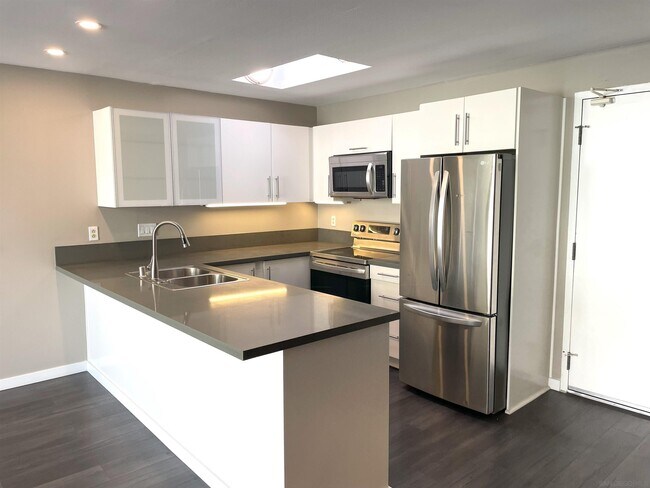 Foto del edificio - 8338 Regents Rd