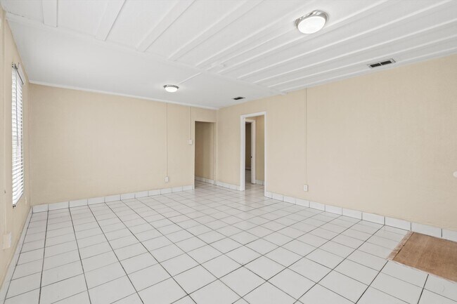 Building Photo - 137 Riberia St