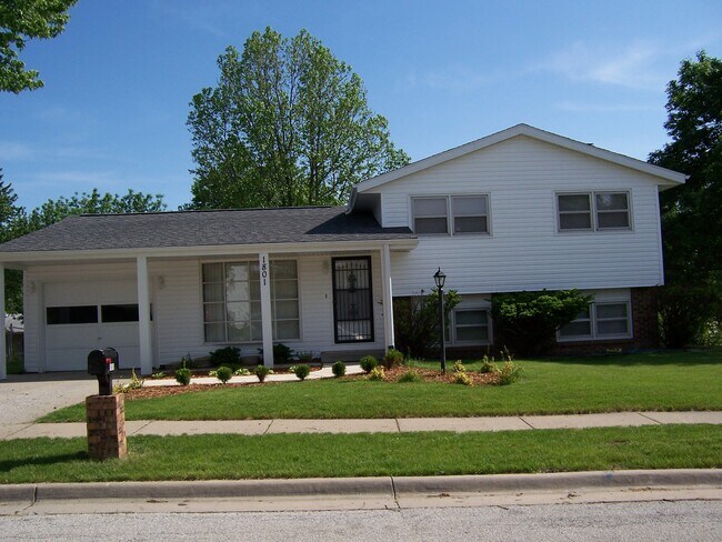 Foto del edificio - 1801 Johnson Dr
