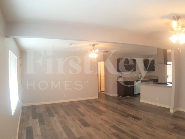 Building Photo - 2012 Bennett St