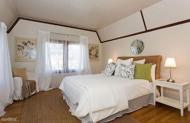 Building Photo - 2 br, 2 bath - 3456 Oak Knoll Blvd