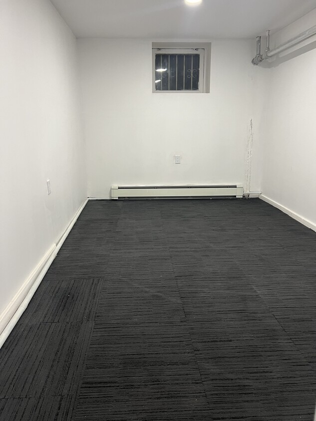 #1 Bedroom - 472 Amboy St