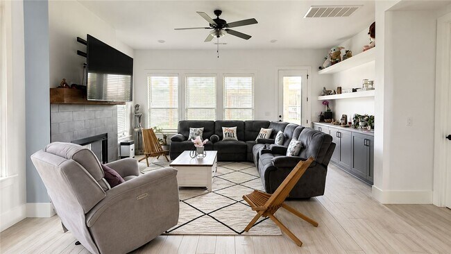 Foto del edificio - 1405 George Robbins Ln