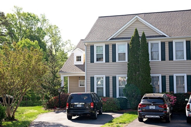 Building Photo - Cat-Friendly Forest Lakes South Home