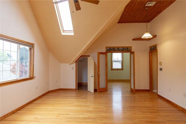 Building Photo - 520 West Ave