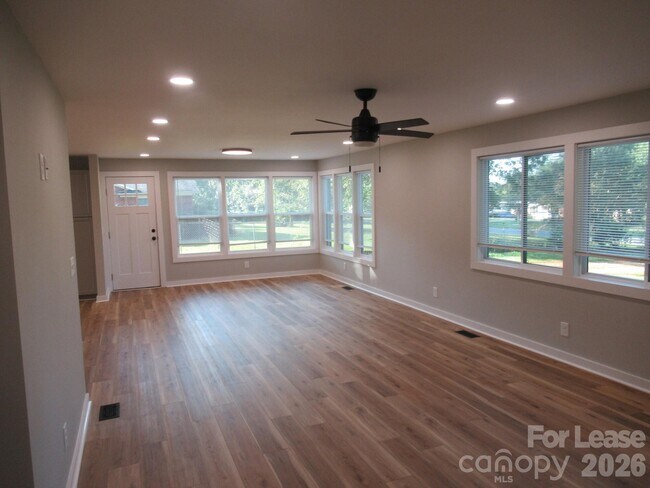 Foto del edificio - 2378 Reepsville Rd