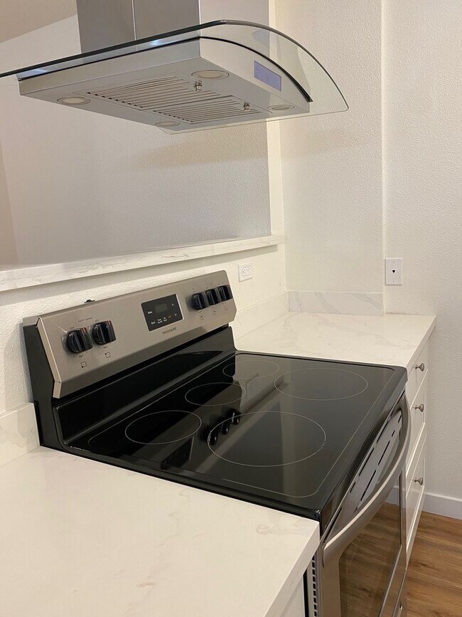 Foto del edificio - Updated 2bed/1bath Apartment in Prime Redmond Location!