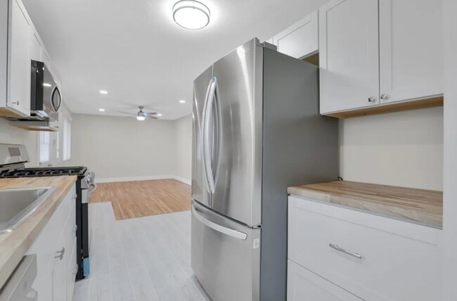 Building Photo - 106 N Lincoln St