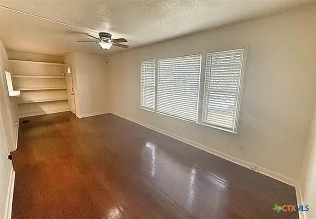 Building Photo - 460 Comal Ave