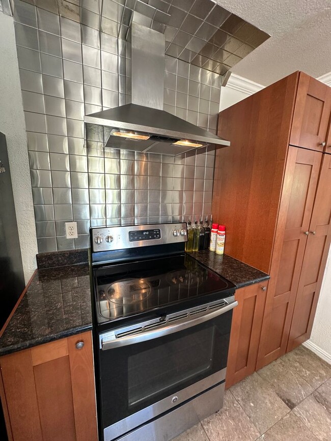 Building Photo - 4 Bed 4 Bath W/ Pool In Danville - Greenbrook