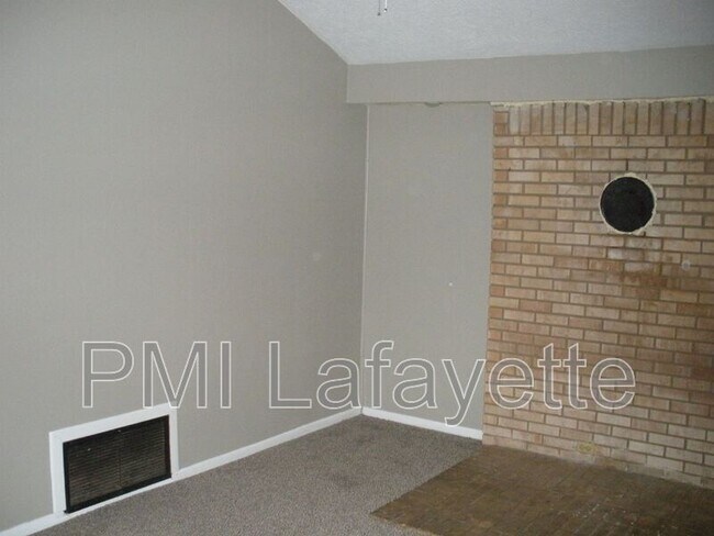 Foto del edificio - 381 W Main St