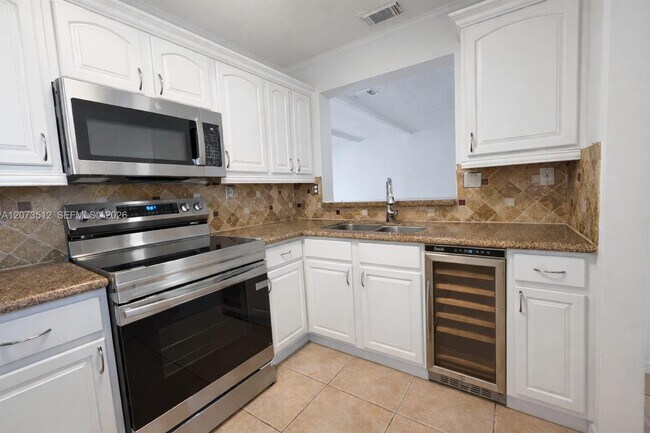 Foto del edificio - 15761 SW 137th Ave