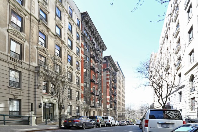 Building Photo - 310 W 99th St