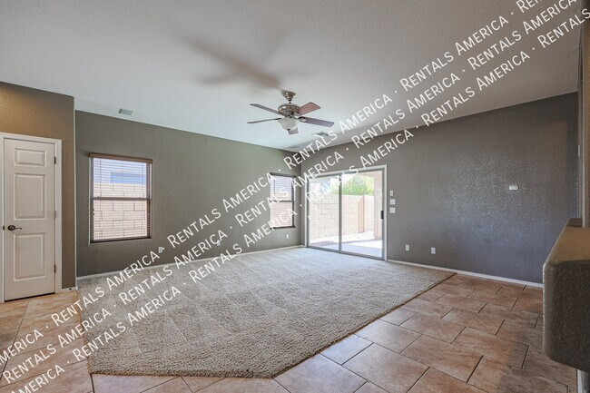 Foto del edificio - 12823 W Modesto Dr