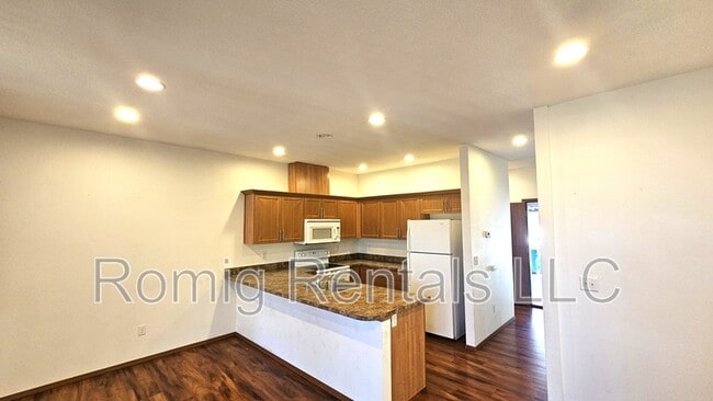 Building Photo - 3608 NE 81st Cir