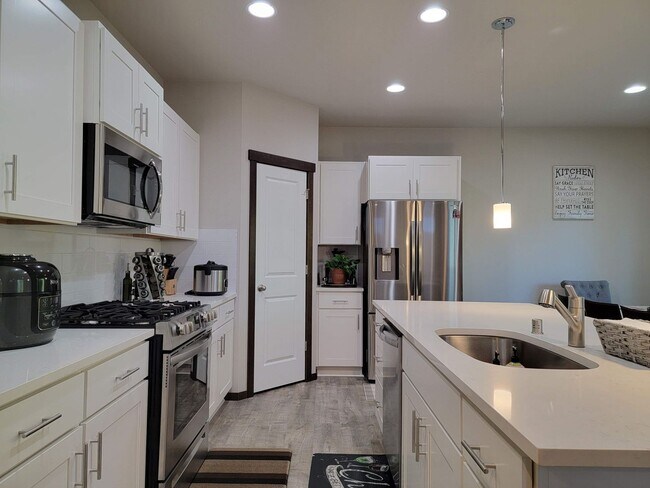 Foto del edificio - Available in May - 3bed home at The Reserve – Close to ferries, shopping and dining!