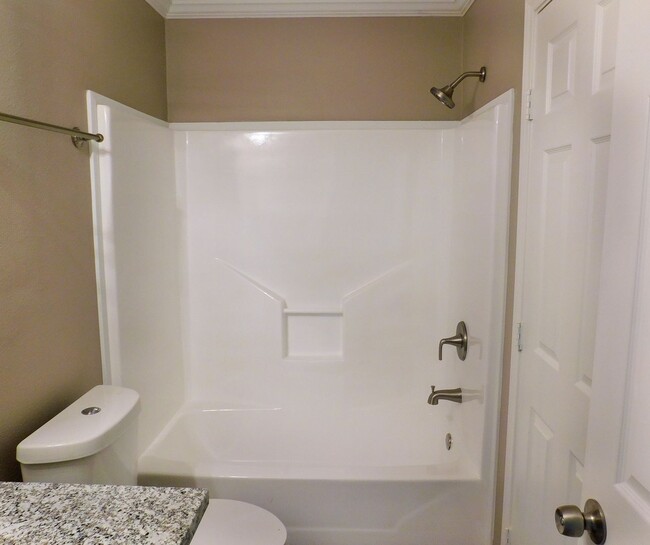 Foto del edificio - Room For Rent