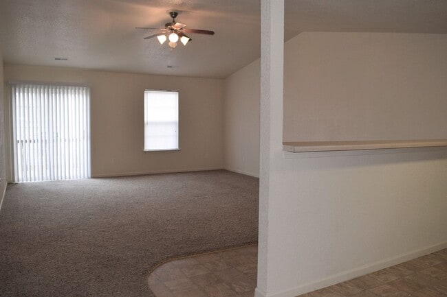 Foto del edificio - Beautiful 2 Bedroom, 2 Bathroom Duplex!