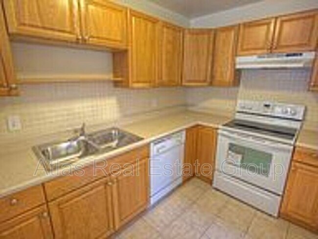 Building Photo - 2437 S Corona St