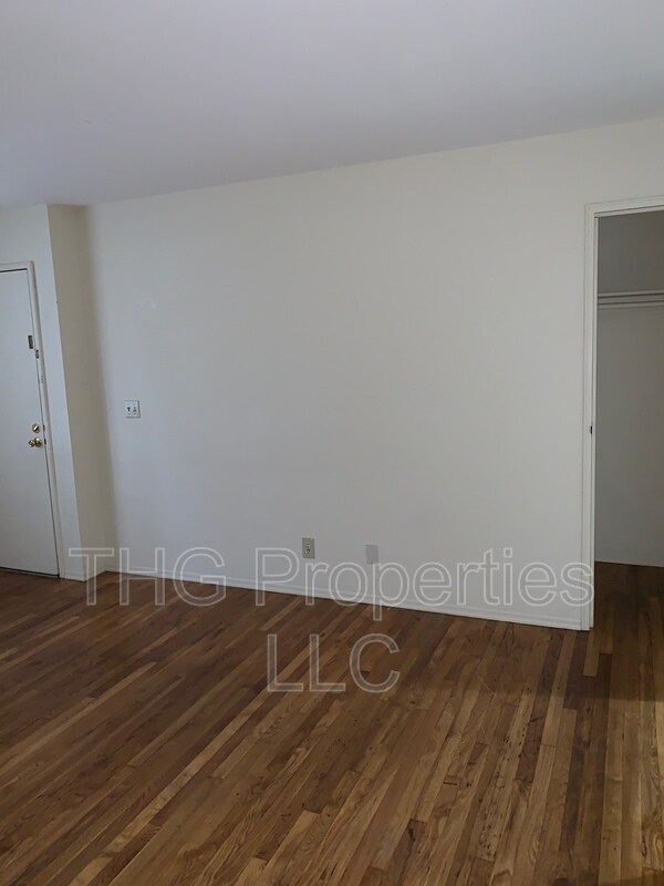 Building Photo - 538 E Front St