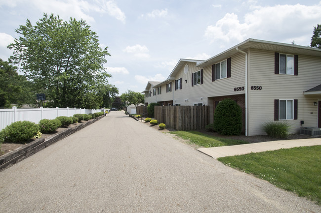 Deville Apartments East Canton