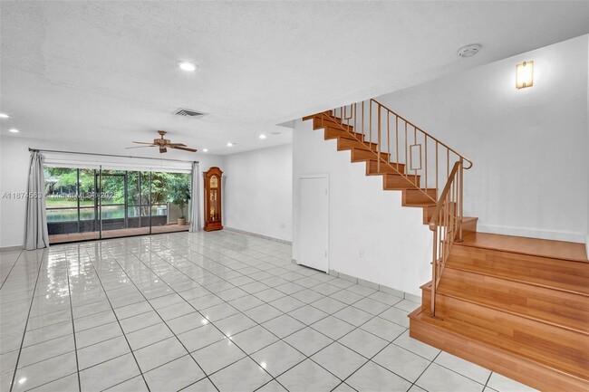 Building Photo - 3825 Estepona Ave
