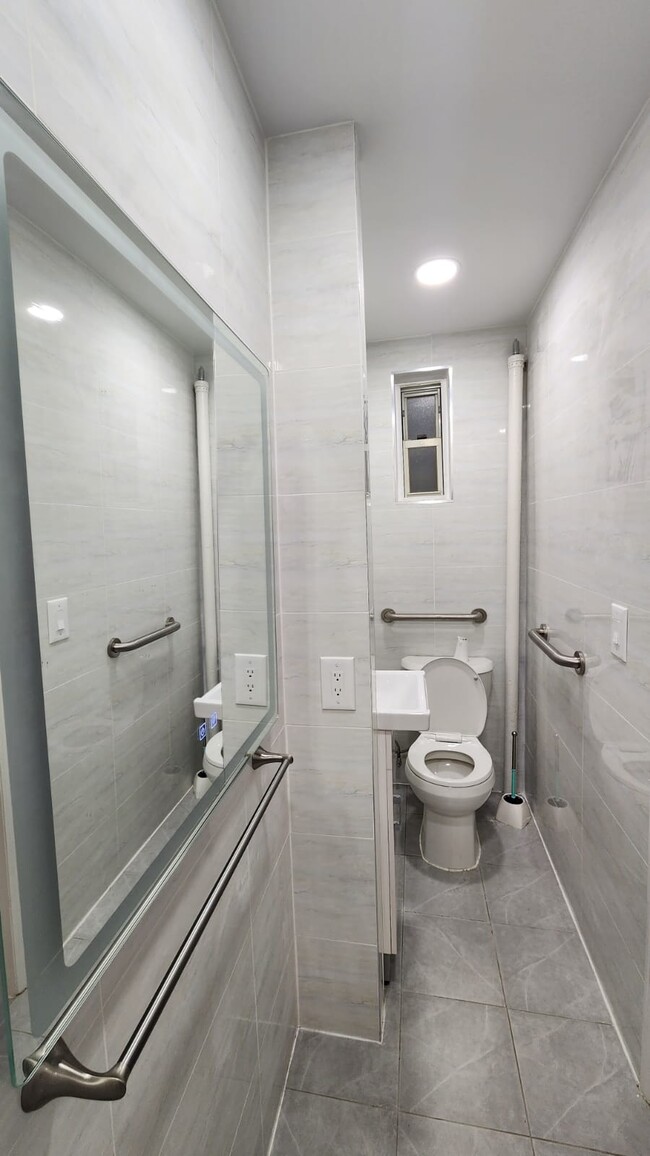 Building Photo - 19618 69th Ave