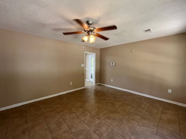Foto del edificio - Renovated 3 Bedroom 1 Bath Home for Rent!