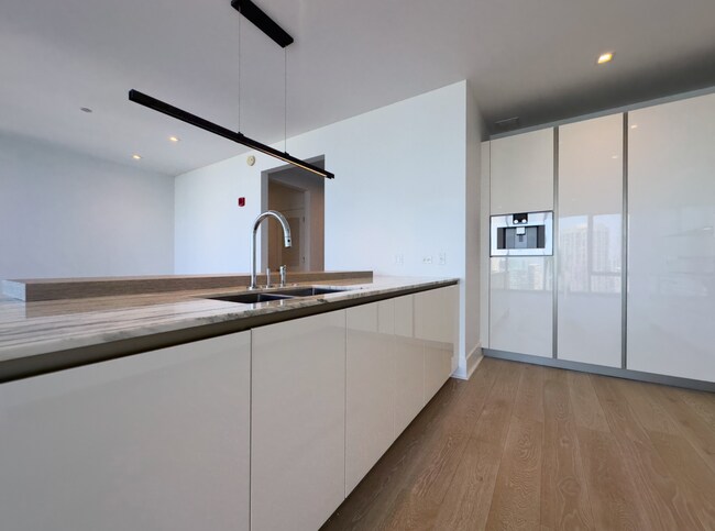 Building Photo - 363 E Wacker Dr