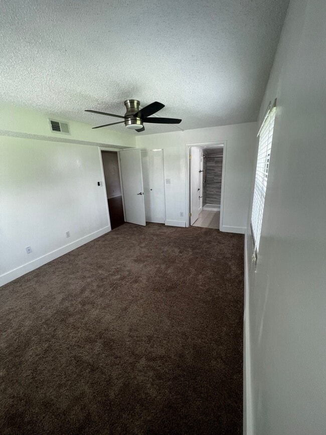Building Photo - 3200 Candle Ridge Dr