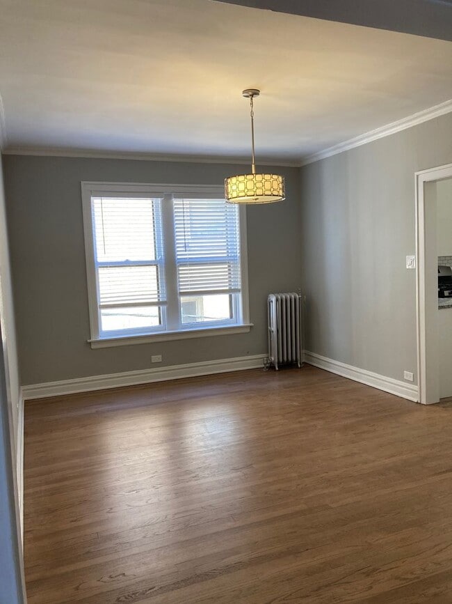 Building Photo - Sunny & Spacious Deluxe Edgewater One Bedroom Apartment - Cats Welcome!