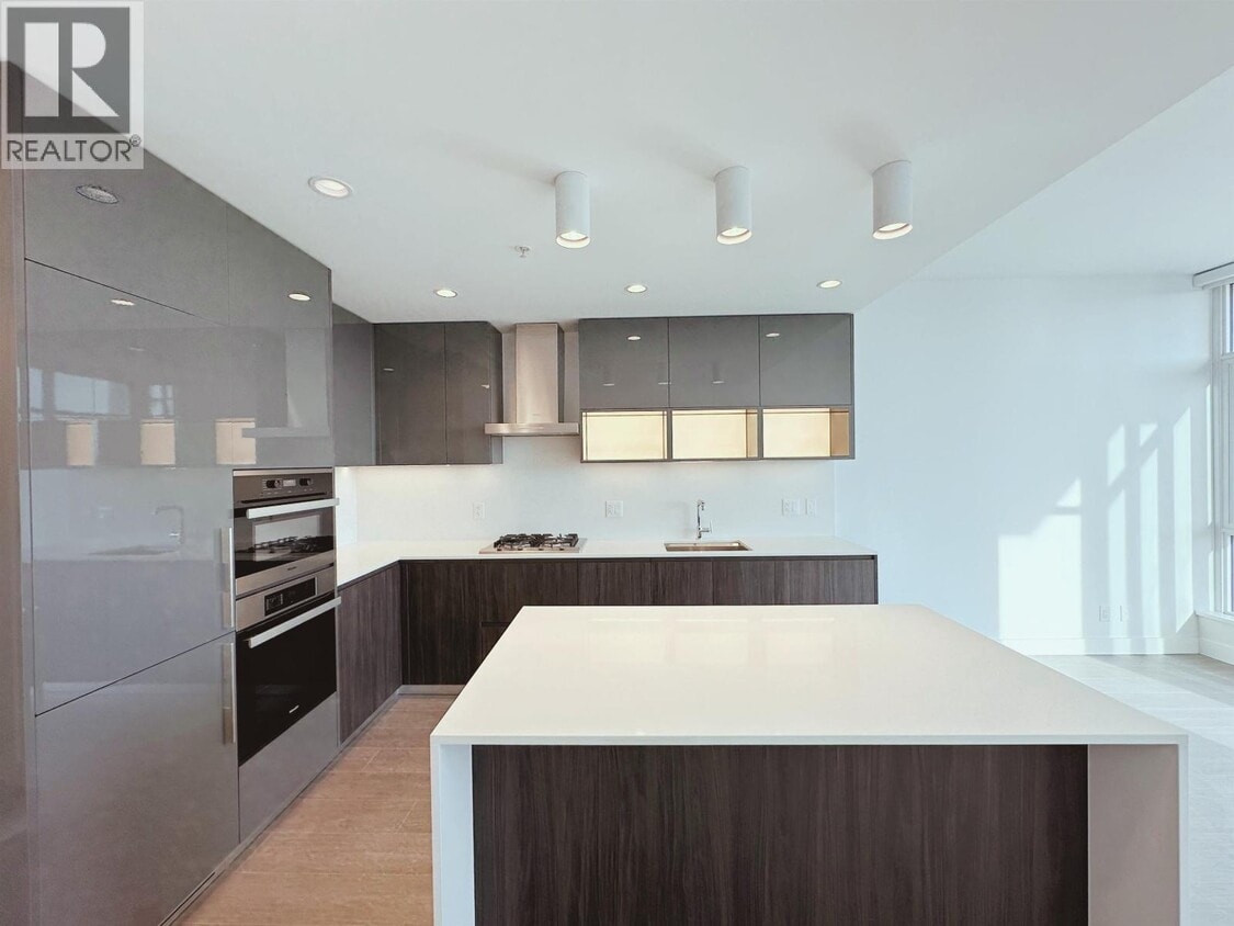 Primary Photo - 6511-6511 Sussex Ave