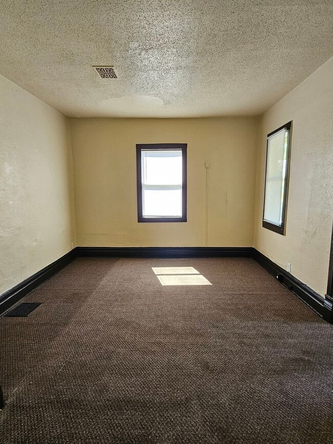 Building Photo - 3 Bedroom--819 E Whitmer St. Decatur, IL