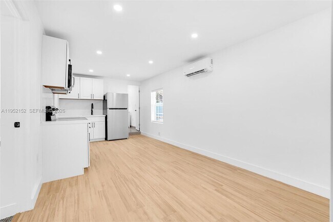 Foto del edificio - 2419 Coolidge St