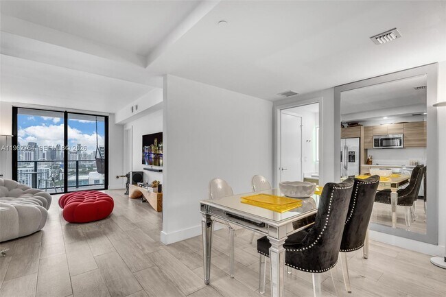 Foto del edificio - 121 NE 34th St