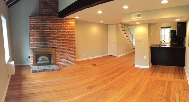 Building Photo - 747 S 2nd St