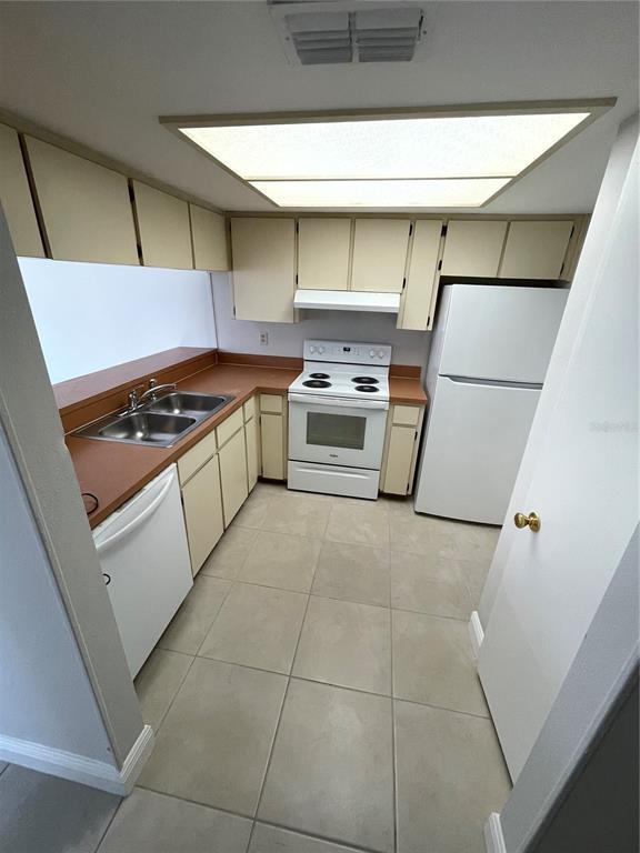 Foto del edificio - 1914 Crystal Grove Dr