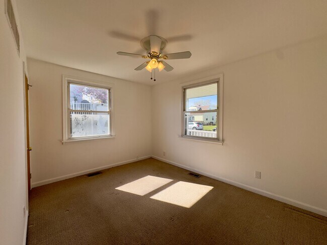 Foto del edificio - Charming 4 Bedroom/2 Bathroom Home in Dundalk, MD!