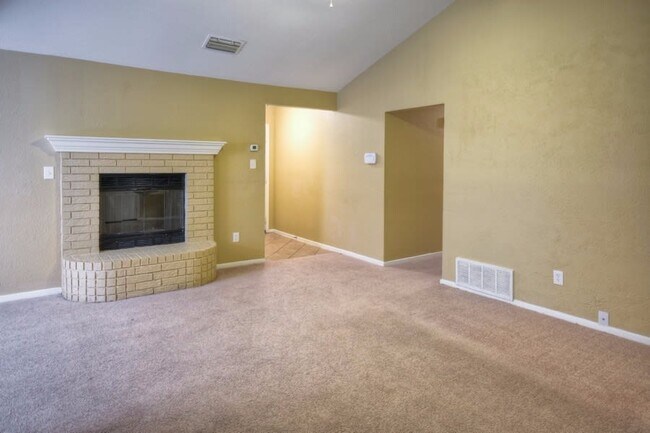 Building Photo - 1514 Rockbrook St