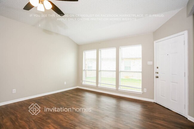 Foto del edificio - 1047 Waterview Dr