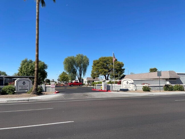 Foto del edificio - 1050 S Stapley Dr