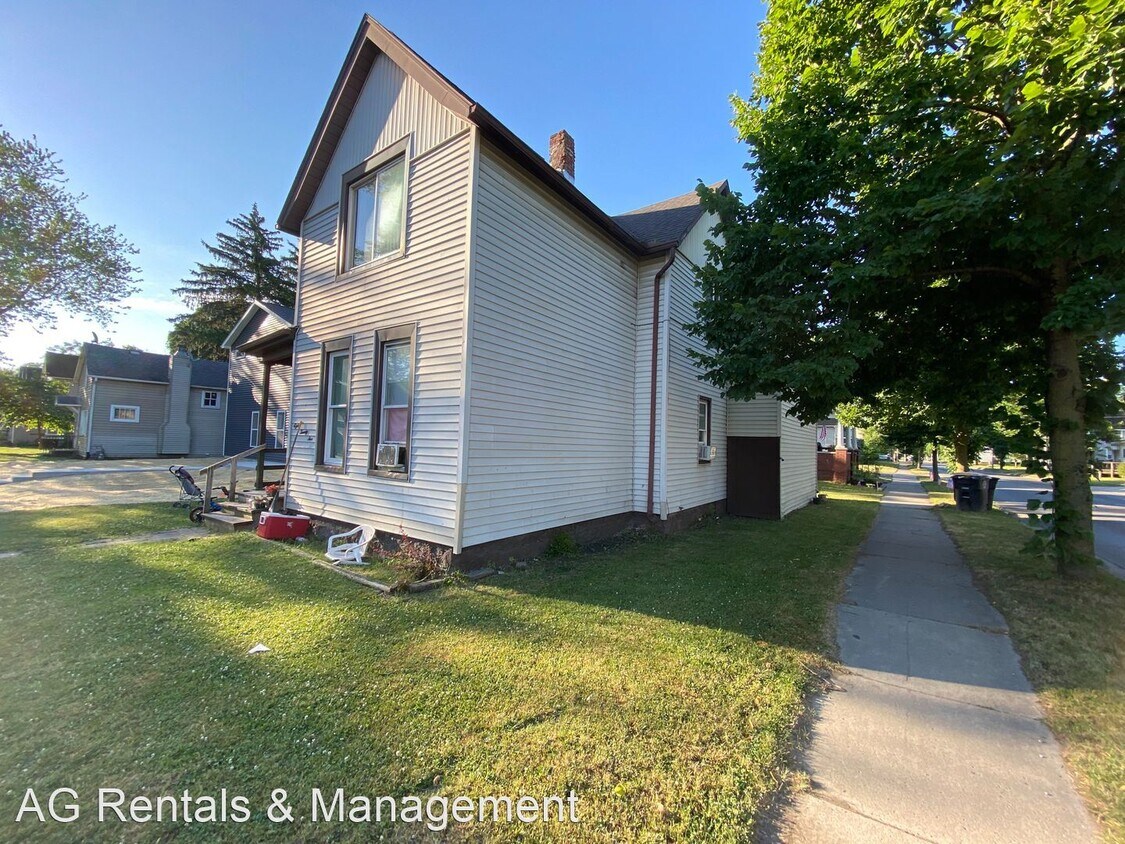 825 3rd St, Fort Wayne, IN 46808 Room for Rent in Fort Wayne, IN